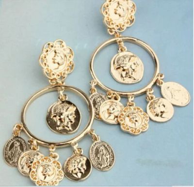 Лот: 6397642. Фото: 1. Круглые серьги с монетами золотистого... Серьги, каффы