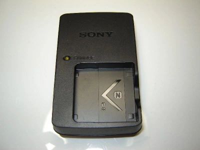 Лот: 10962085. Фото: 1. СЗУ Sony BC-CSNB для Sony T110... Аккумуляторы, зарядные