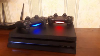 Лот: 12116508. Фото: 1. Play Station 4 Pro + 2 геймпада... Игровые приставки, консоли