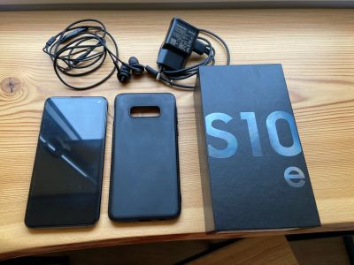 Лот: 17784388. Фото: 1. samsung galaxy s10e. Смартфоны