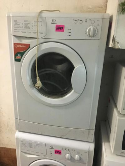 Лот: 10478931. Фото: 1. Б у стиральная машинка indesit... Стиральные машины