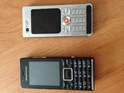 Лот: 5595196. Фото: 1. Sony ericsson j10i2 и w880i. Кнопочные мобильные телефоны