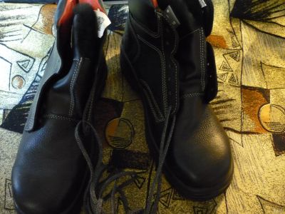Лот: 18475351. Фото: 1. Классные зимние кожаные на натуральном... Ботинки, полуботинки