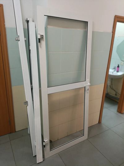 Лот: 25556593. Фото: 1. Дверь алюминиевая входная. Двери входные