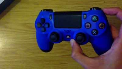 Лот: 11057016. Фото: 1. Геймпад PS4 синий. Джойстик Playstation... Аксессуары для игровых приставок, консолей, геймпады