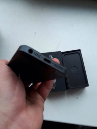 Лот: 7283845. Фото: 1. iPhone 5 black состояние нового. Смартфоны