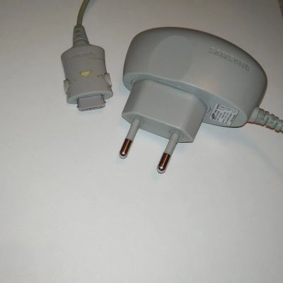 Лот: 16251021. Фото: 1. Зарядное устройство Samsung tad137ese. Зарядные устройства, блоки питания, адаптеры сетевые для смартфонов