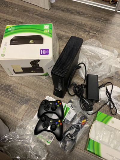 Лот: 17342383. Фото: 1. Xbox 360E 500Gb Freeboot. Игровые приставки, консоли