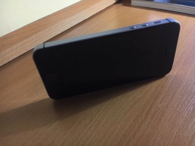 Лот: 14977470. Фото: 1. iphone se. Смартфоны