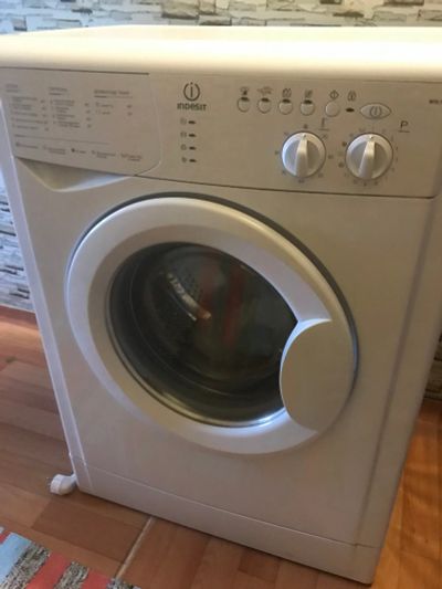 Лот: 16546033. Фото: 1. Стиральная машина Indesit wisl103... Стиральные машины