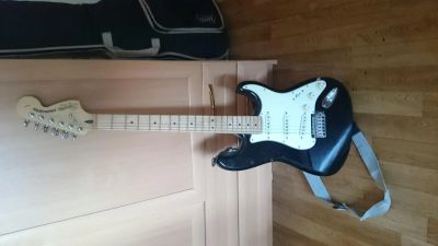 Лот: 5120088. Фото: 1. электрогитара squier standard... Гитары