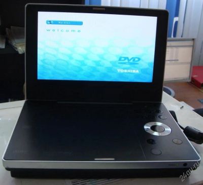 Лот: 54379. Фото: 1. Портативный DVD с жк экраном TOSHIBA... Плееры
