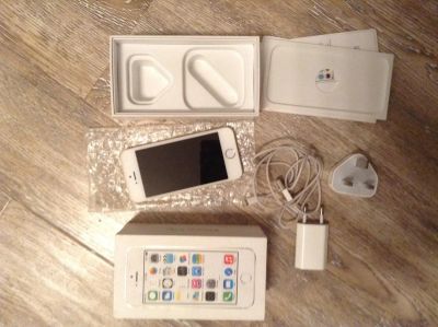 Лот: 4840274. Фото: 1. Продам iPhone 5s gold 32gb. Смартфоны