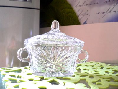 Лот: 3193192. Фото: 1. Ваза хрустальная с крышкой и ручками... Вазы