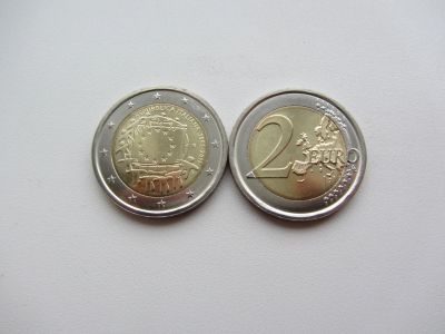 Лот: 12615887. Фото: 1. Италия 2 евро 2015 " 30 лет Флагу... Европа