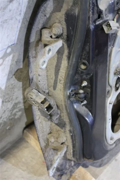 Лот: 21717751. Фото: 1. кронштейн двери Ford Focus CB4. Кузов