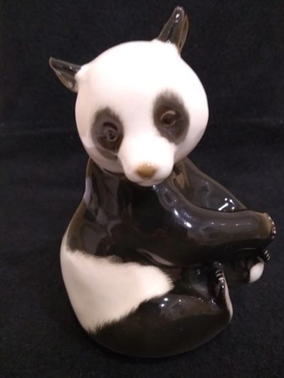 Лот: 19946618. Фото: 1. Фарфоровая статуэтка панда ЛФЗ... Фарфор, керамика