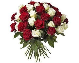 Лот: 4516015. Фото: 1. Букет из 25 бело-красных роз... Другое (цветы, букеты)