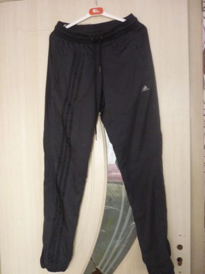 Лот: 6193193. Фото: 1. спортивные штаны adidas 42 р-р. Спортивные брюки, штаны