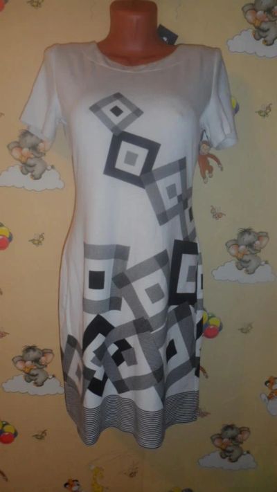 Лот: 3812619. Фото: 1. туника 46р. Свитеры, толстовки, худи