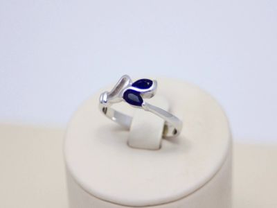 Лот: 14614426. Фото: 1. СЕРЕБРЯНОЕ КОЛЬЦО С САПФИРАМИ... Кольца, перстни