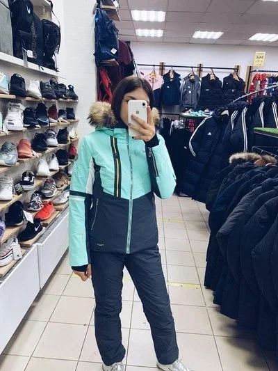 Лот: 16755305. Фото: 1. 1 Горнолыжный костюм с мехом женский. Верхняя одежда