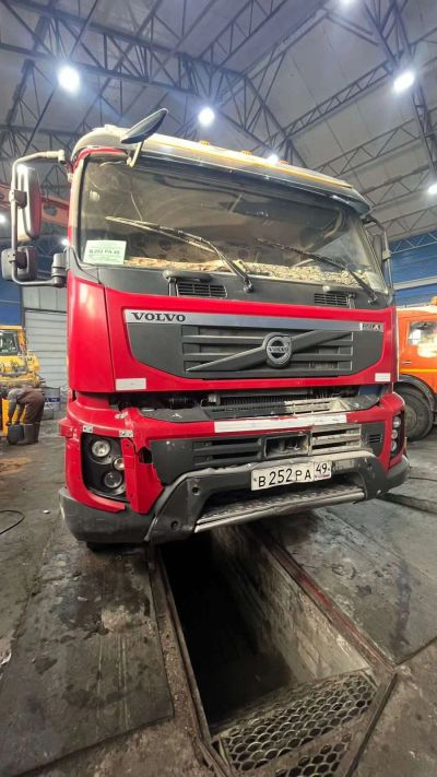 Лот: 24571901. Фото: 1. Самосвал VOLVO FM TRUCK 6X6 БЦМ-53. Автомобили