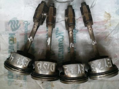 Лот: 11550458. Фото: 1. Поршень с шатуном D15 B Honda... Двигатель и элементы двигателя
