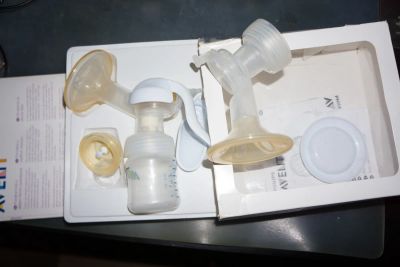 Лот: 12204252. Фото: 1. Молокоотсос Philips Avent с запасными... Всё для кормления