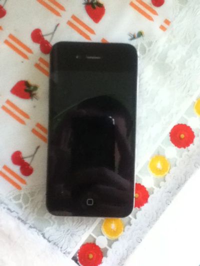Лот: 3929355. Фото: 1. iphone 4 S 8 gb. Кнопочные мобильные телефоны