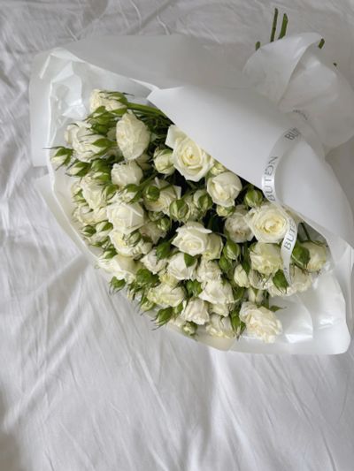 Лот: 24615284. Фото: 1. Шикарный букет из кустовых роз. Свежие цветы