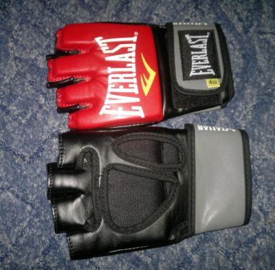 Лот: 3737973. Фото: 1. Перчатки MMA Everlast. Одежда для боевых искусств