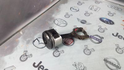 Лот: 23587302. Фото: 1. Поршень с шатуном Toyota Avensis... Двигатель и элементы двигателя