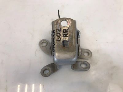 Лот: 21705531. Фото: 1. кронштейн двери toyota corolla... Двигатель и элементы двигателя