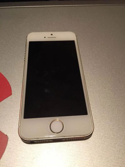 Лот: 8091234. Фото: 1. Iphone 5S Gold 16GB. Смартфоны
