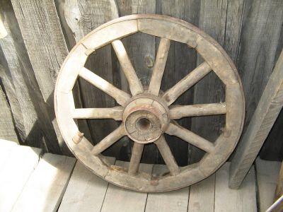 Лот: 13912327. Фото: 1. колесо от телеги,крепкое,диаметр-70... Орудия труда