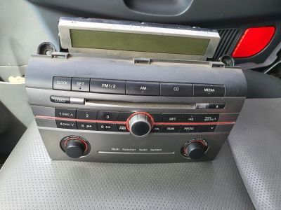 Лот: 17778659. Фото: 1. Магнитола mazda 3 axela. Автомагнитолы