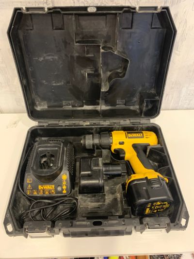 Лот: 19607347. Фото: 1. Шуруповерт DeWalt. Электроинструмент