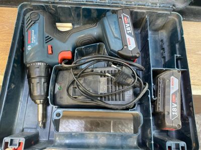 Лот: 25716159. Фото: 1. Шуруповёрт Bosch GSR 180-Li (Г5383С... Электроинструмент