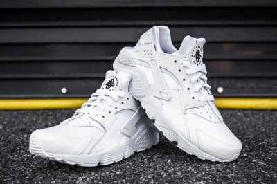 Лот: 11256910. Фото: 1. Кроссовки Nike Huarache 1. Другое (одежда, обувь, галантерея)