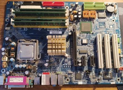 Лот: 24399660. Фото: 1. Мать Gigabyte. Материнские платы