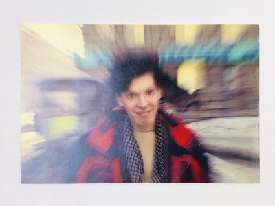 Лот: 23328235. Фото: 1. Фотография. Парень в шапке-ушанке... Фотографии