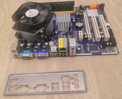 Лот: 18321010. Фото: 1. ASRock G31M-S +Intel E3400+куллер... Материнские платы