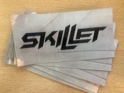 Лот: 17338704. Фото: 1. Наклейка музыкальной группы Skillet... Наклейки, карточки, вкладыши