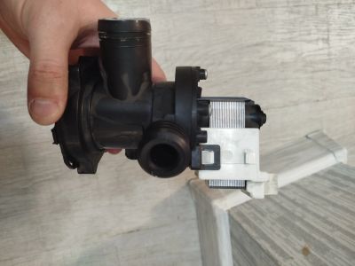 Лот: 24615464. Фото: 1. Сливной насос Hotpoint-Ariston... Запчасти для стиральных и посудомоечных машин