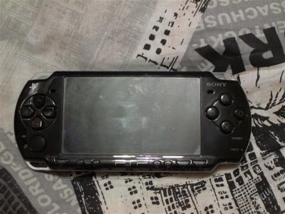 Лот: 827550. Фото: 1. PSP Slim 2008 взломанная + 8 Gb... Игровые приставки, консоли