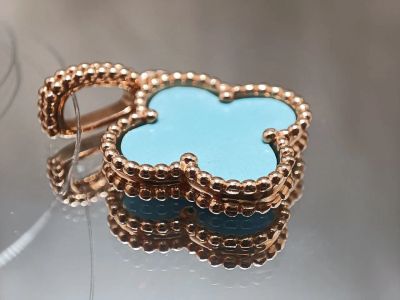 Лот: 21043515. Фото: 1. Золотая подвеска Van Cleef 585... Кулоны, подвески