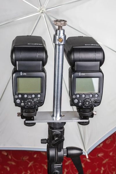 Лот: 4003712. Фото: 1. Держатель для двух вспышек и зонта. Вспышки, осветители, рассеиватели