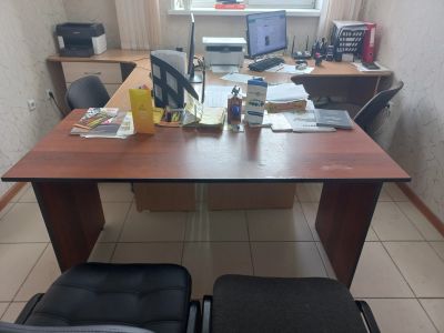 Лот: 20824852. Фото: 1. Мебель для офиса 3 стола 3 стула. Стулья и кресла офисные