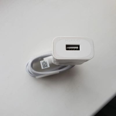 Лот: 21250037. Фото: 1. Новая зарядка Huawei. Зарядные устройства, блоки питания, адаптеры сетевые для смартфонов